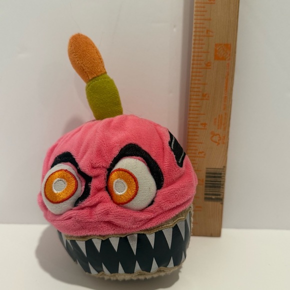 Funko Five Nights at Freddy's NIGHTMARE CUPCAKE Plush Gamestop Exclusive 2016 - Picture 6 of 6
